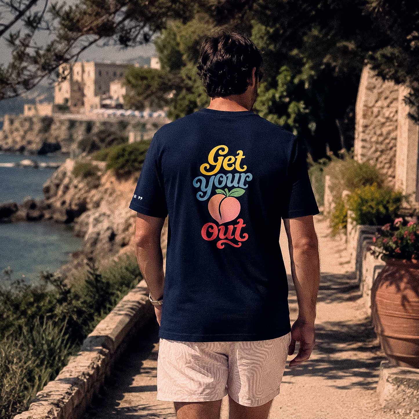 "Get your bum out!" T-shirt 🍑